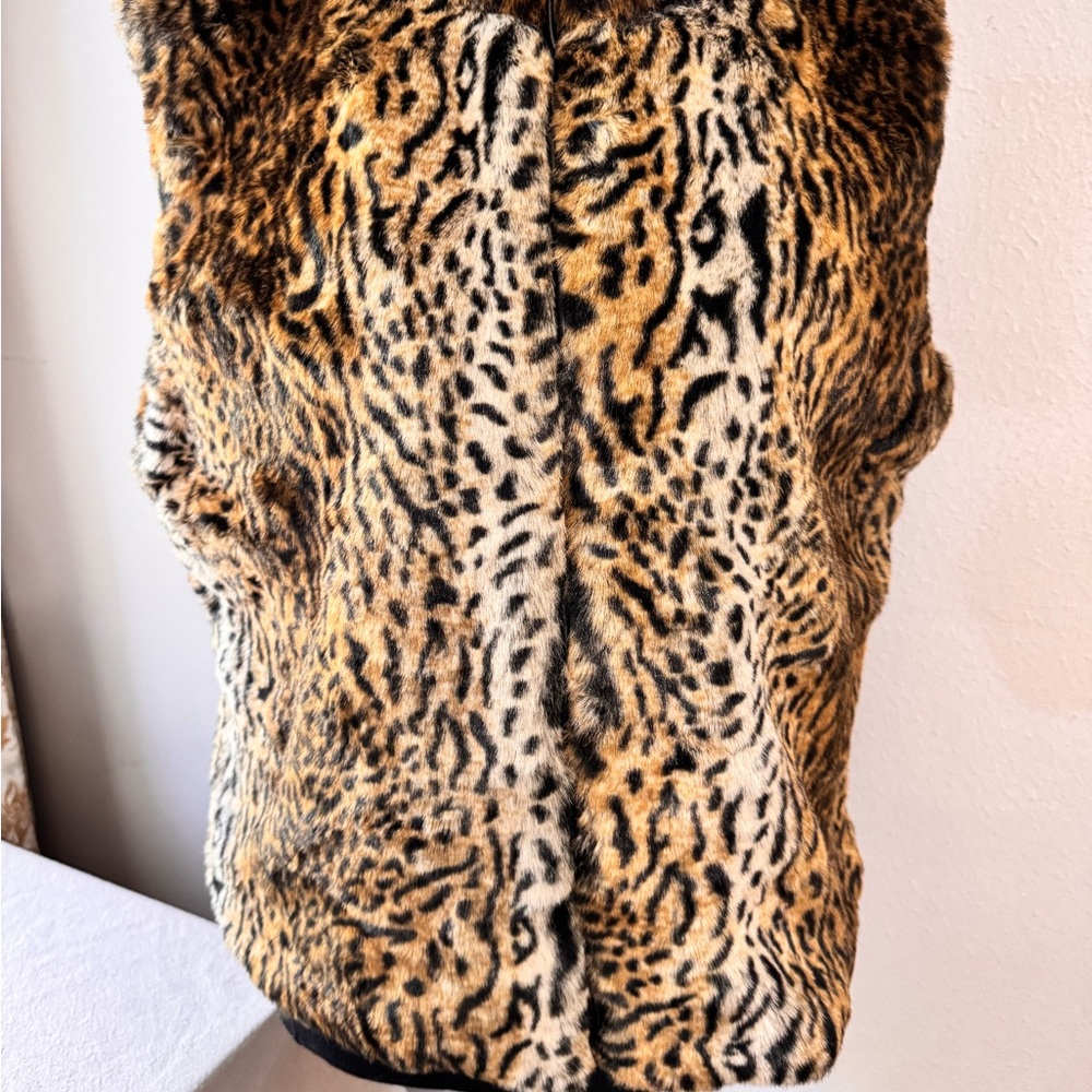 Cejon Faux Fur Leopard Vest - Picture 4 of 13